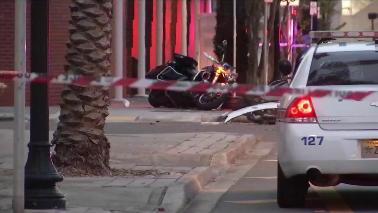 Jacksonville motorcycle officer injured in crash downtown